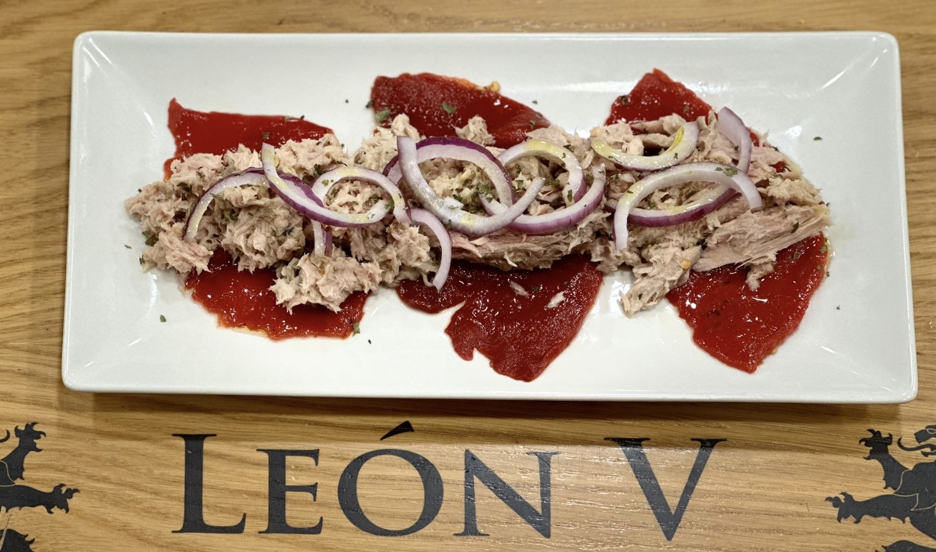 Ensalada de atun con pimientos de piquillo