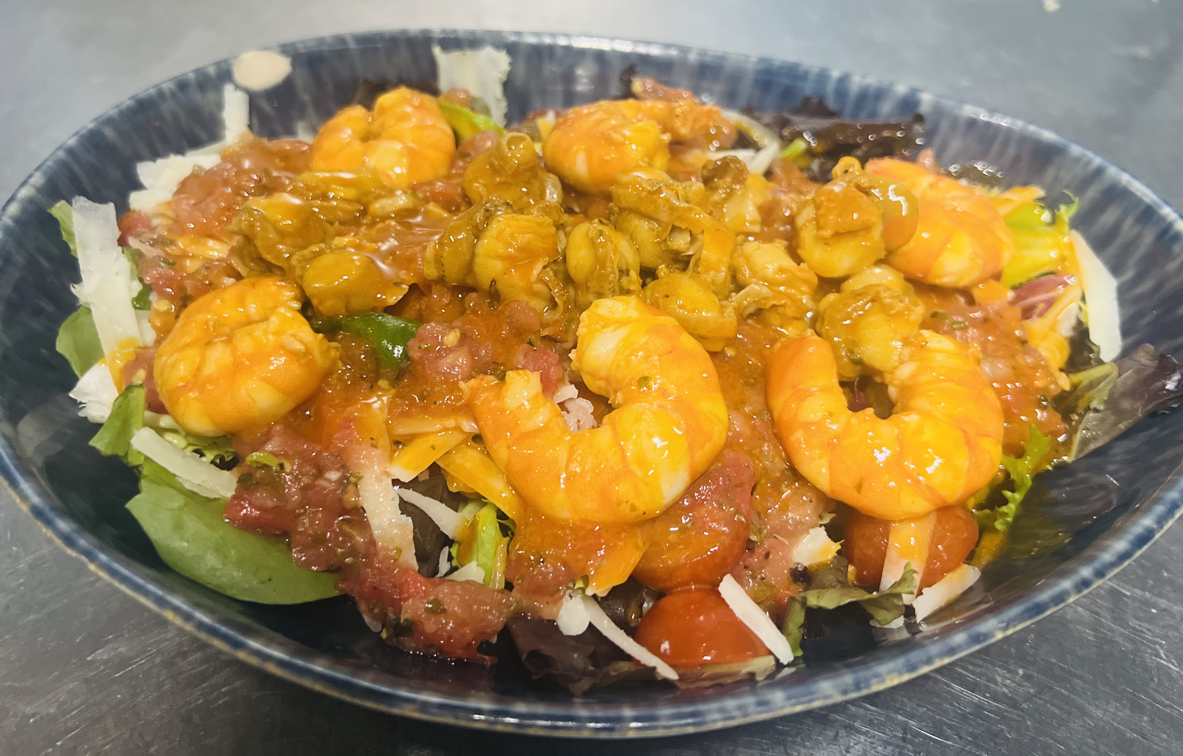 Ensalada templada de langostinos y zamburiñas