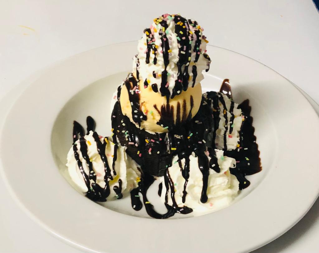 Volcán de chocolate con helado de vainilla