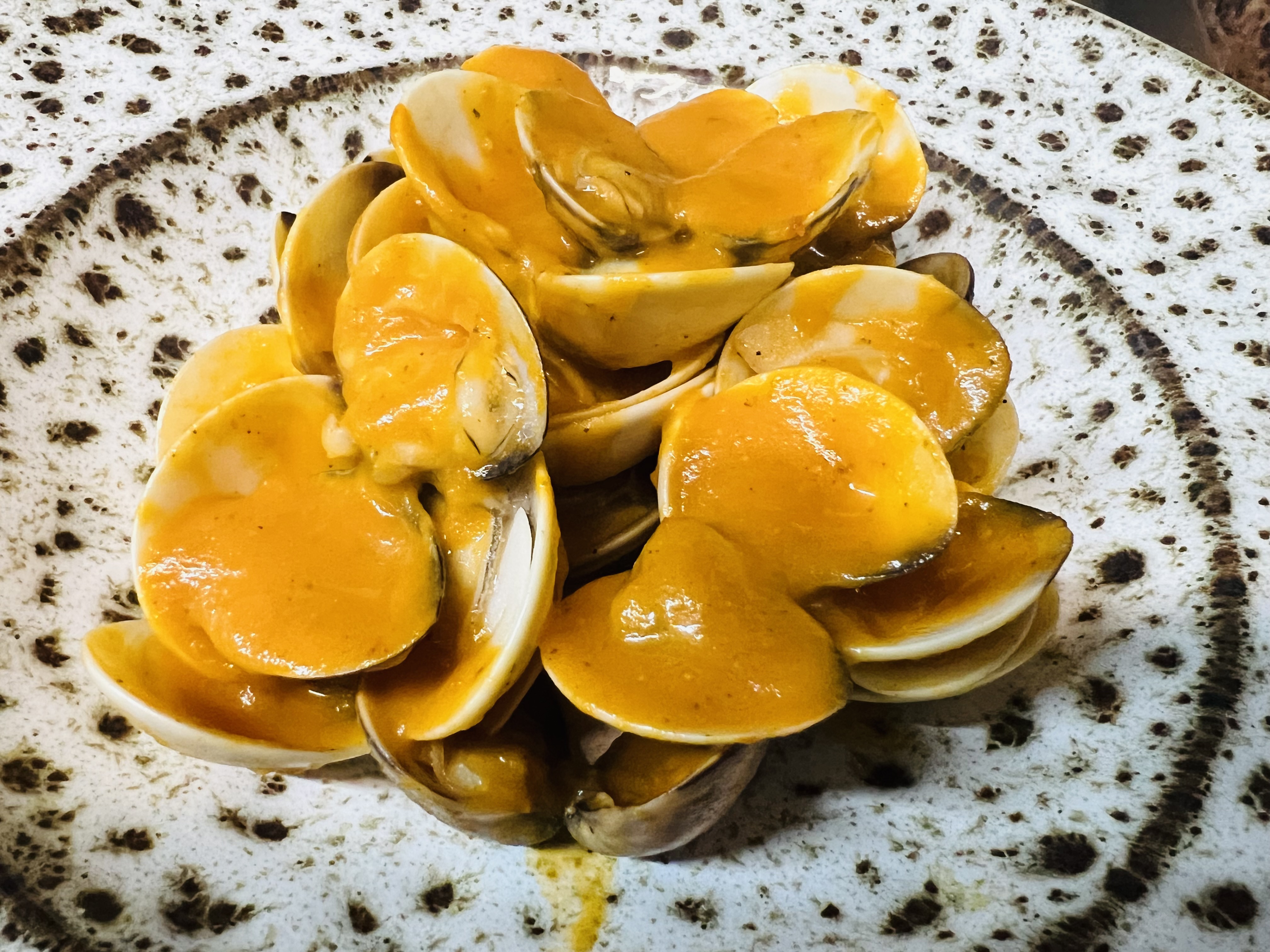 Almejas con salsa de la casa