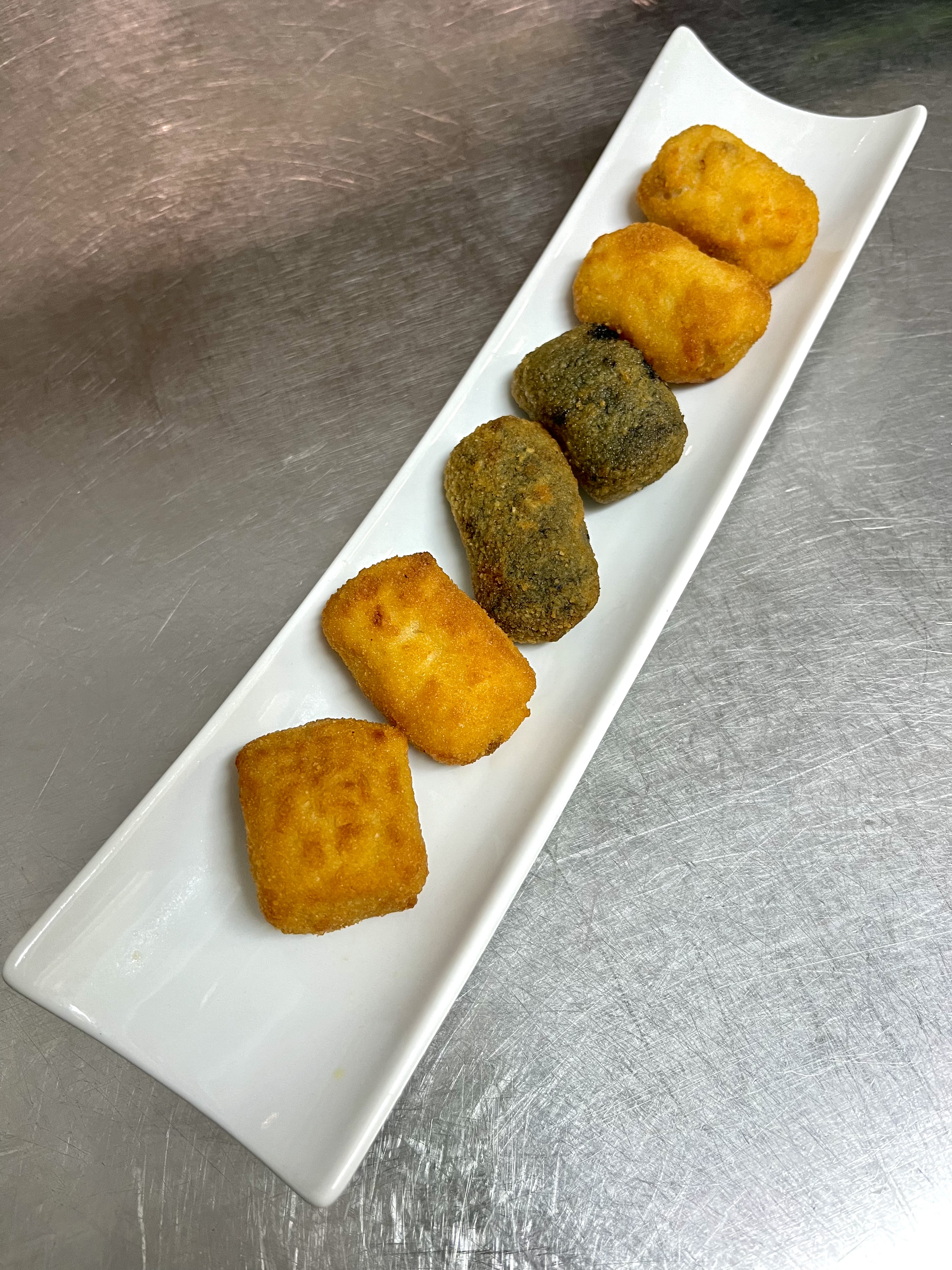 Croquetas de boletus, jamón o txipi.