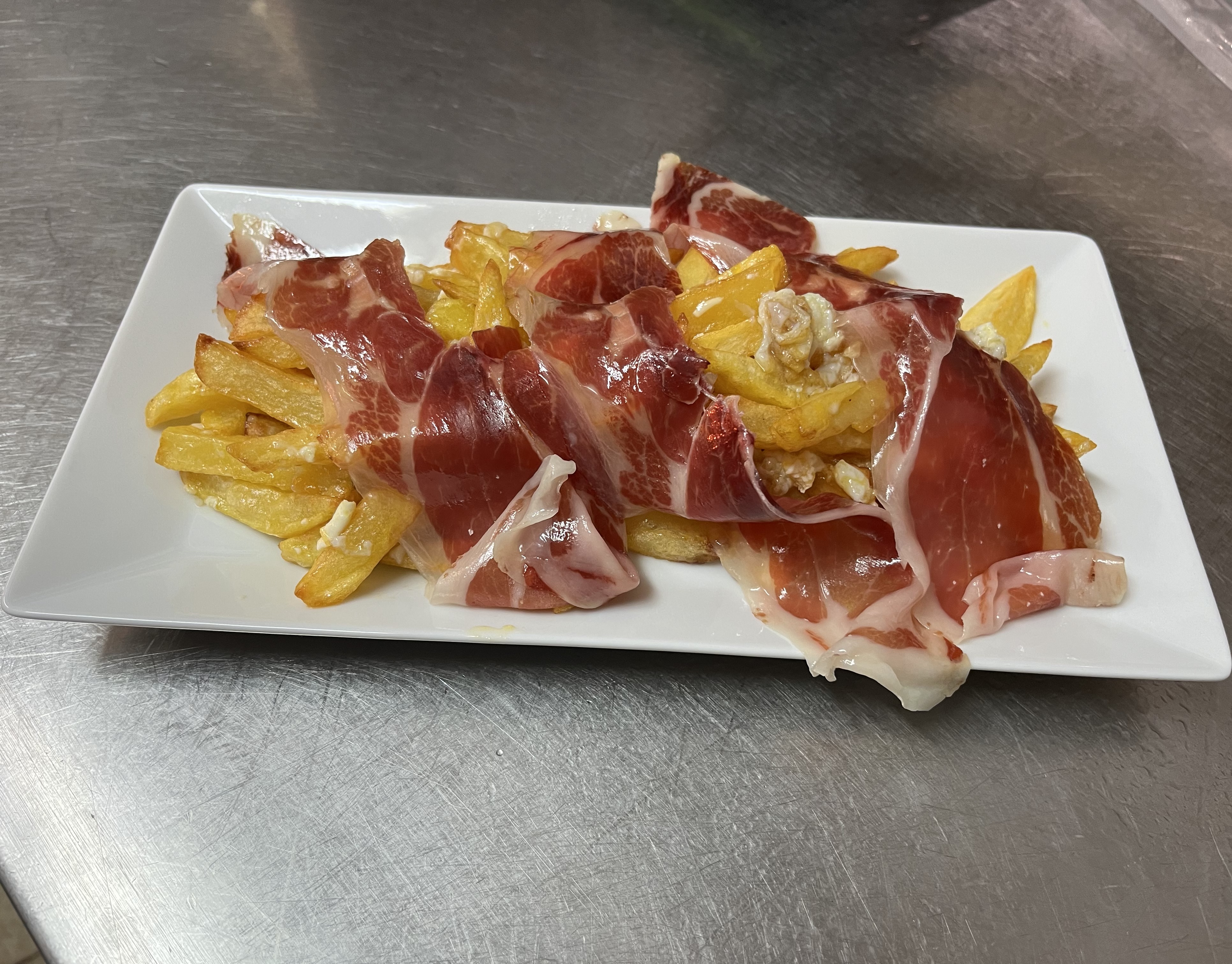 Huevos rotos con jamón ibérico