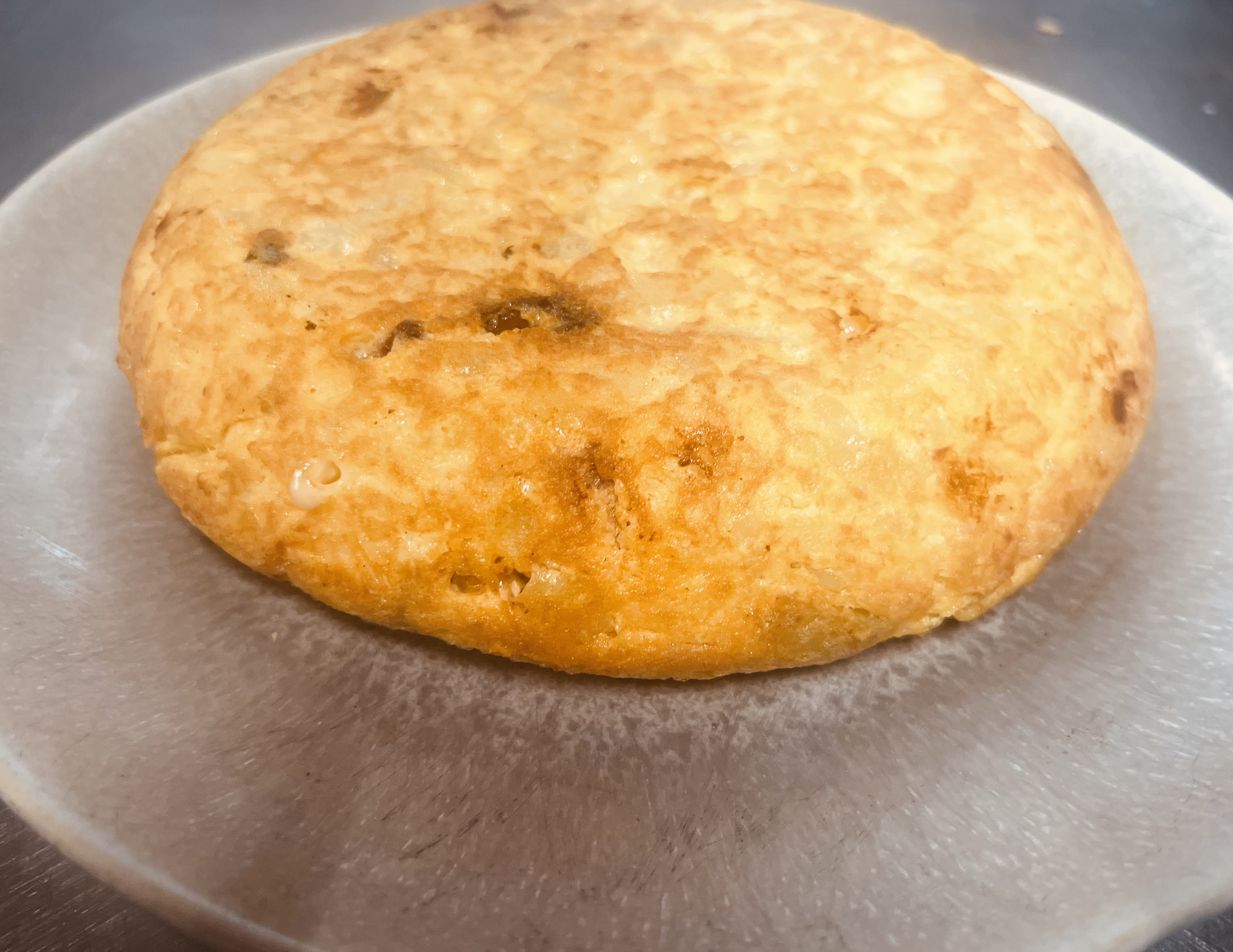 Tortilla del pais con queso y chorizo