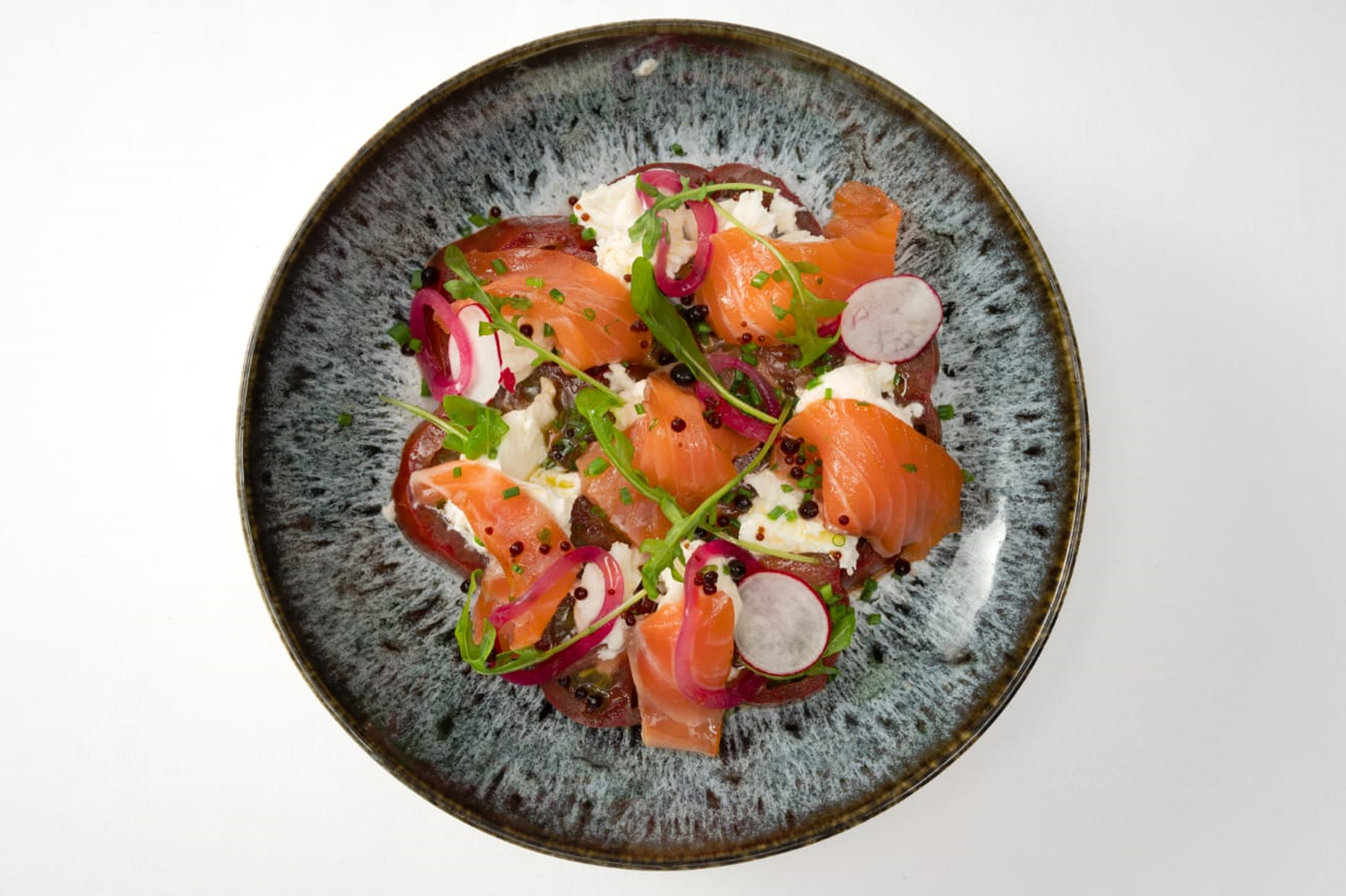 ENSALADA DE TOMATE, SALMÓN Y MOZZARELLA