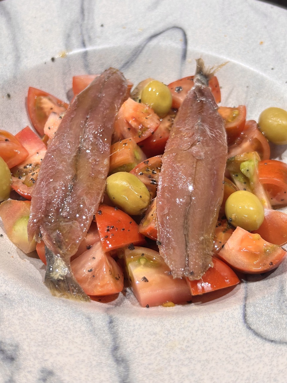 Tomate trinchado con anchoas del Cantábrico