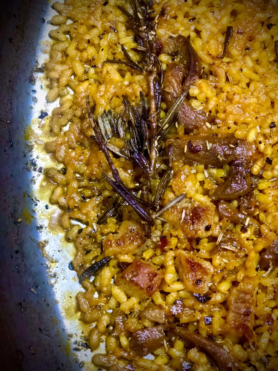 Arroz de secreto ibérico con setas al romero