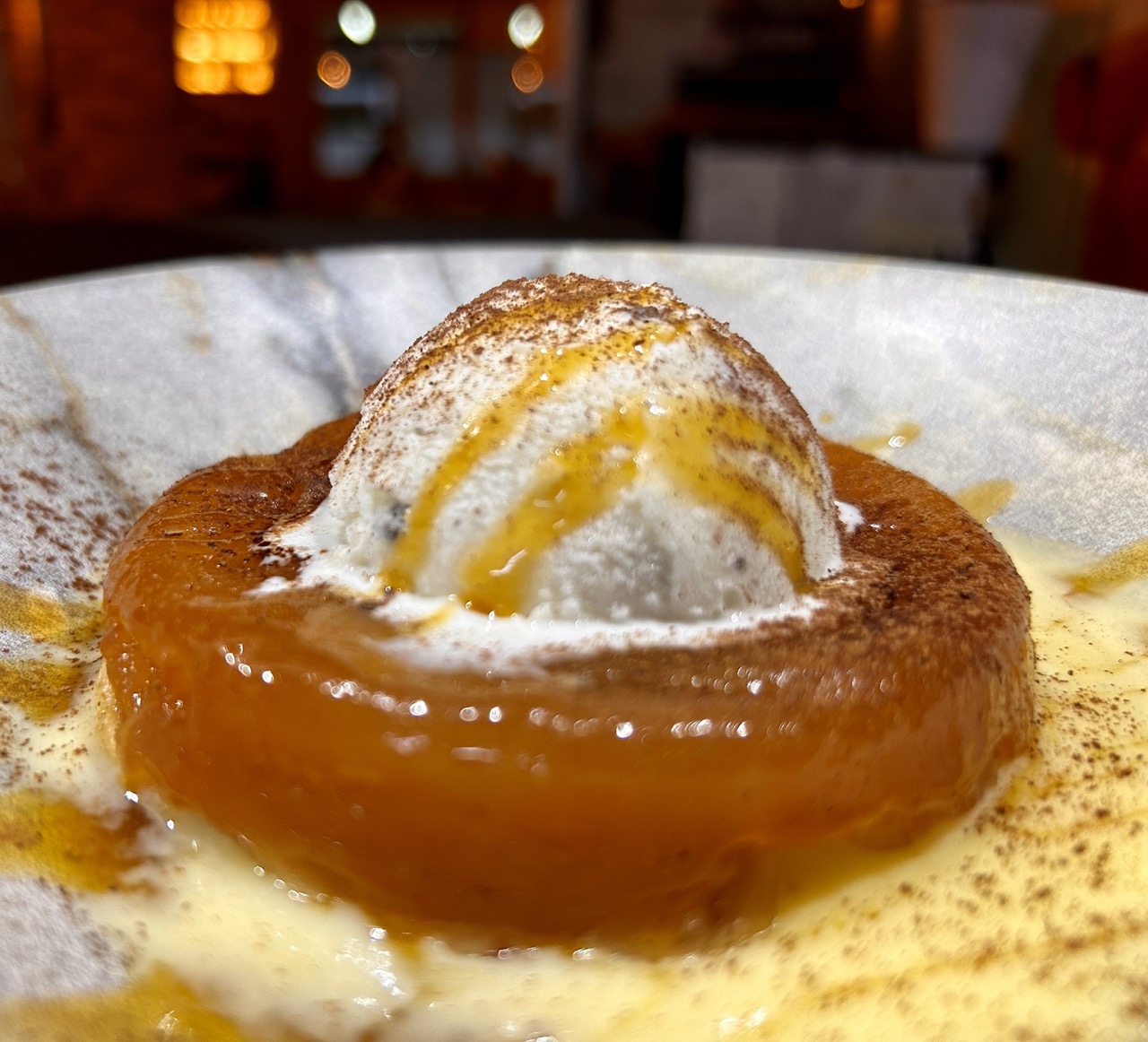 Tarta Tatin de manzana con helado