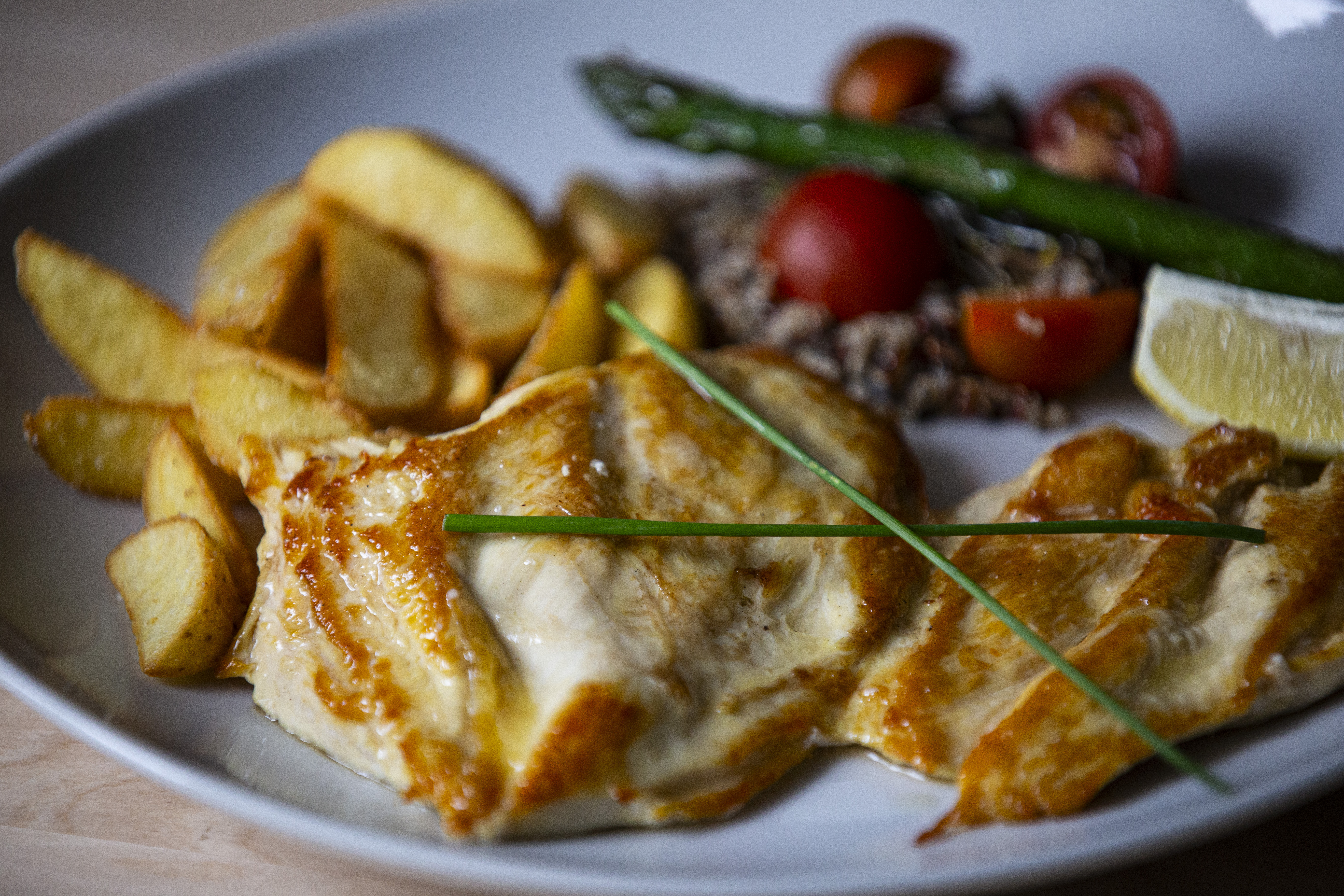 6. Pechuga de pollo a la plancha con guarnición