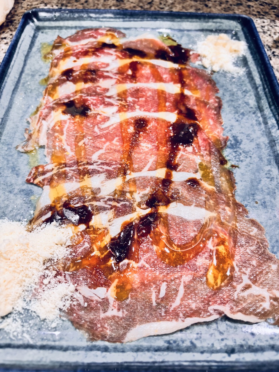 Carpacio de chuleta de vaca aliñado