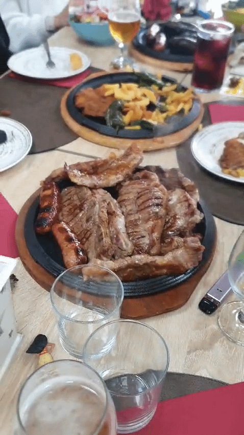 Parrillada n°3 Entrecotte de ternera, chorizo criollo, lagarto iberico y asado de tira