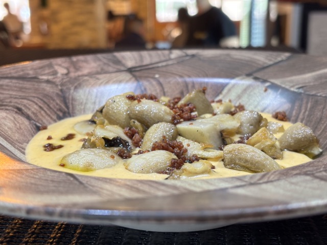 Champiñones fritos sobre Parmentier de Humo