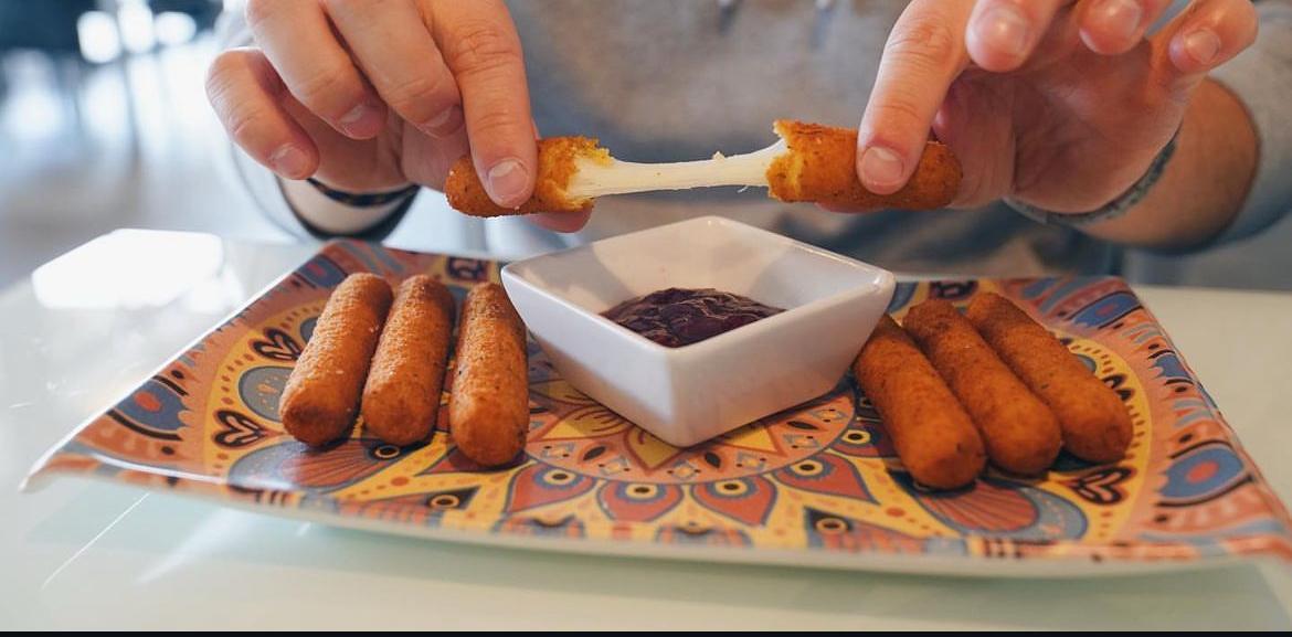 PALITOS DE MOZZARELLA CON FRAMBUESA