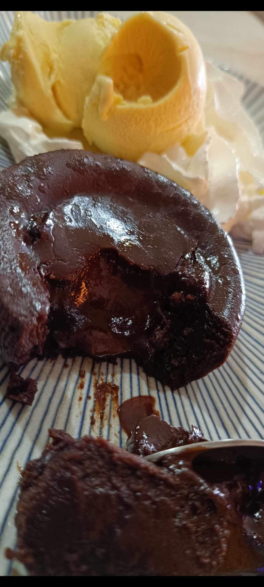 Coulant de chocolate con helado de vainilla