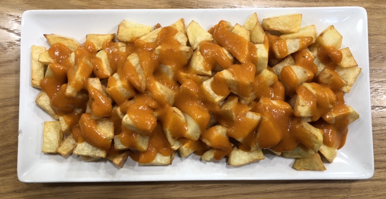 Patatas Bravas o Alioli o Mixtas