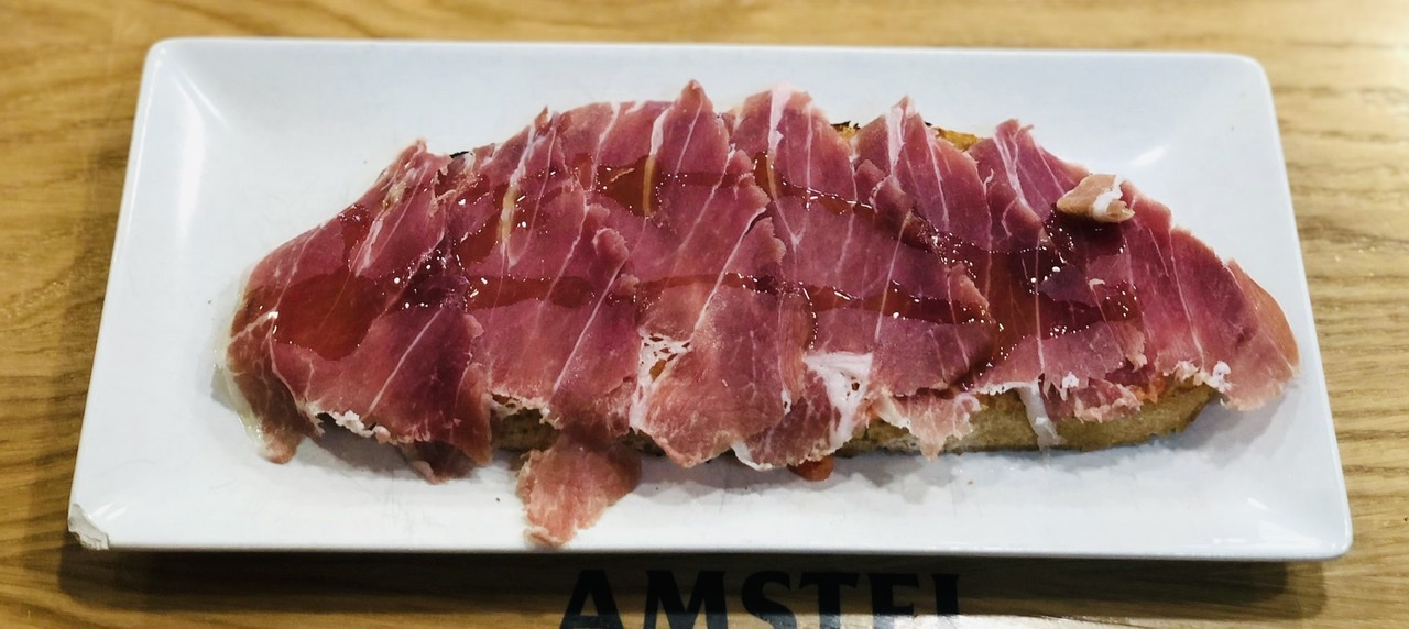 Jamón serrano con tomate
