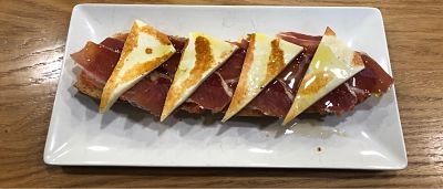 Jamón serrano con queso manchego