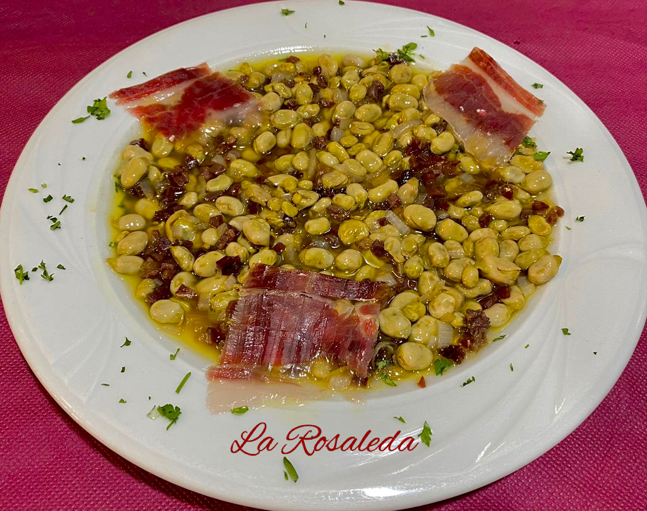 Habitas baby salteadas con jamón