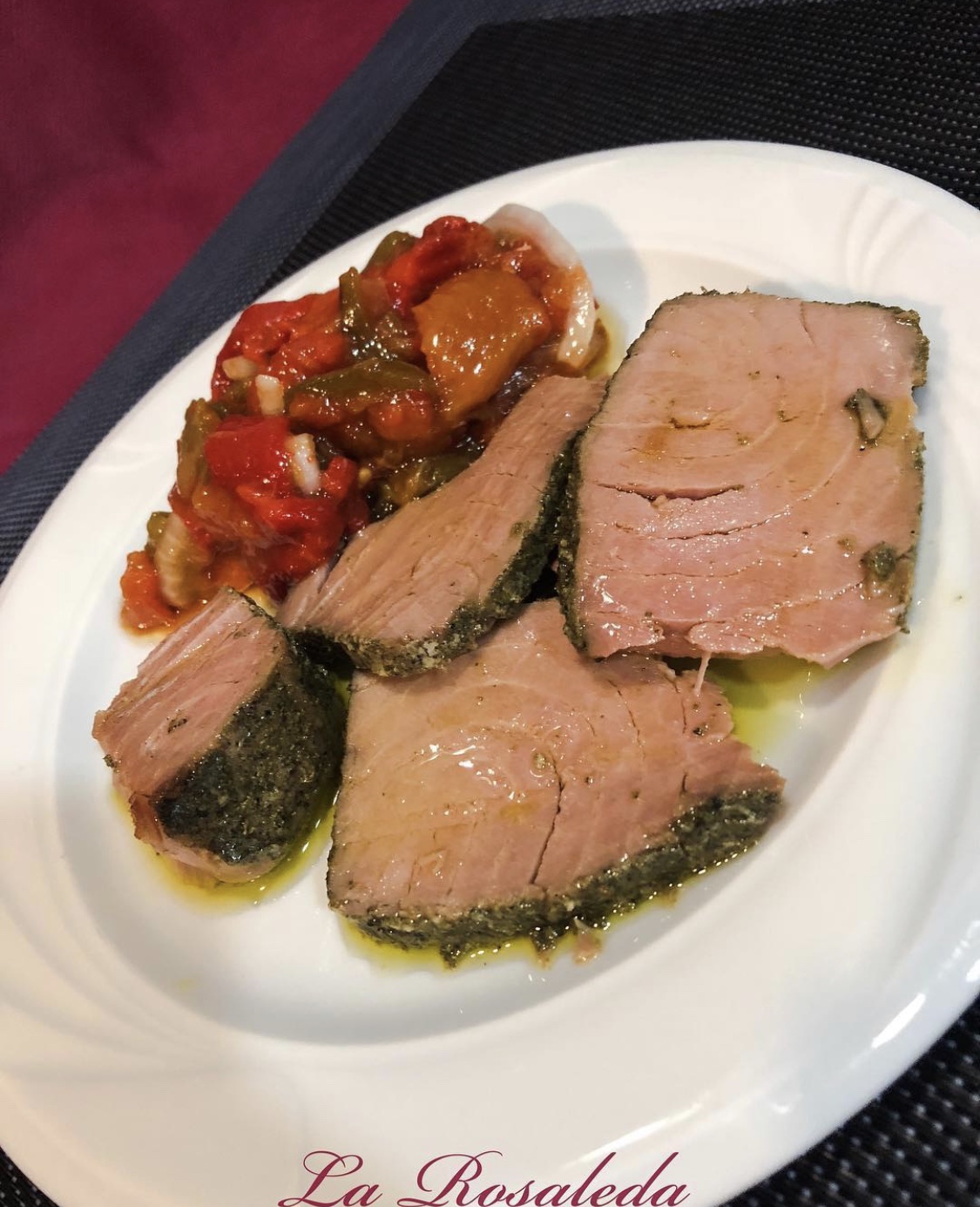 Atún en aceite de oliva con pimientos asados.
