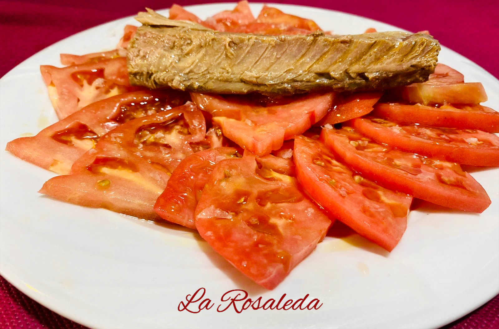 Tomate aliñado con bonito del norte