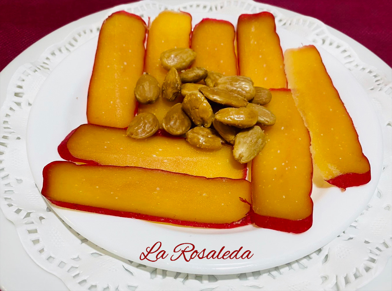 Hueva de maruca con almendras
