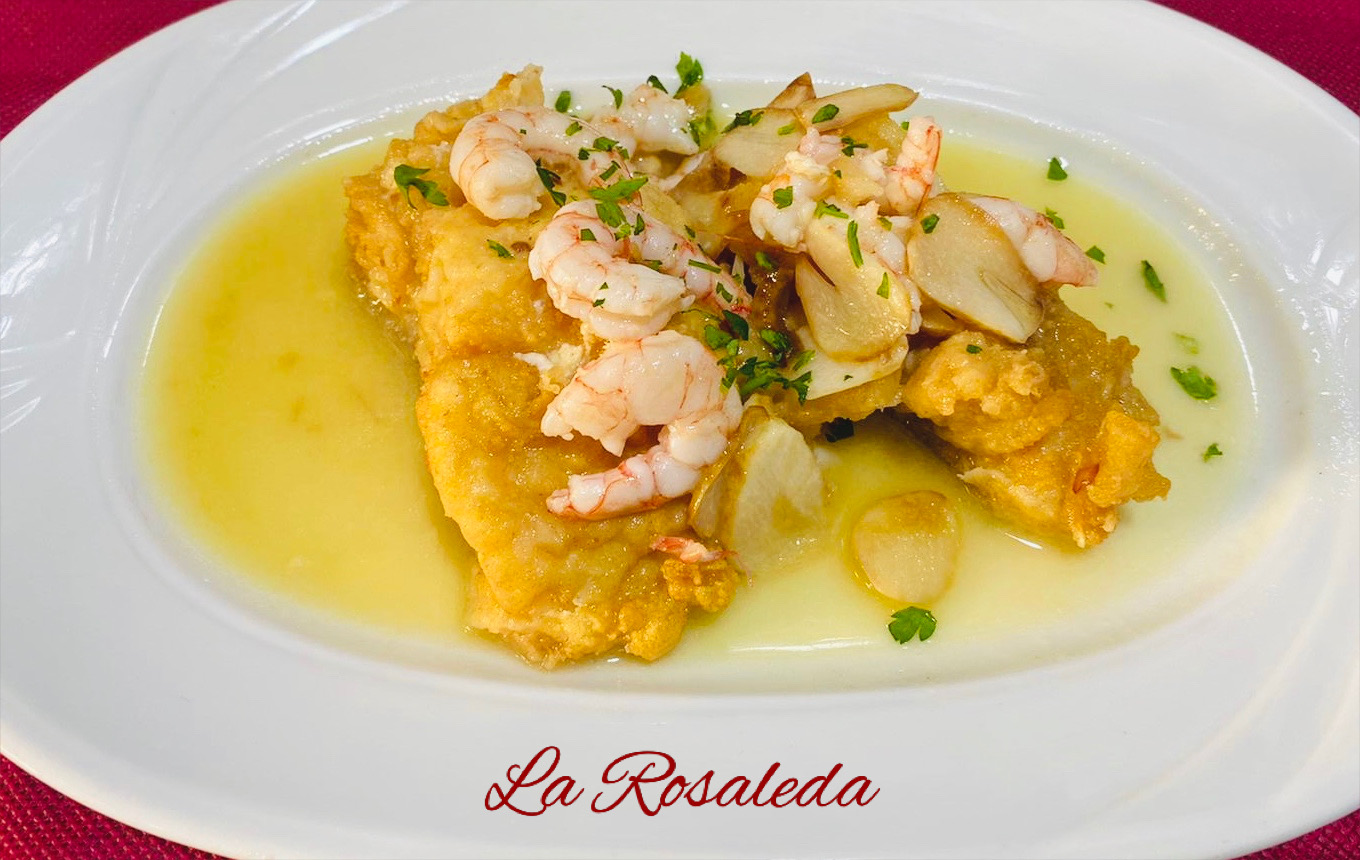 Lomo de bacalao en salsa verde y gambas
