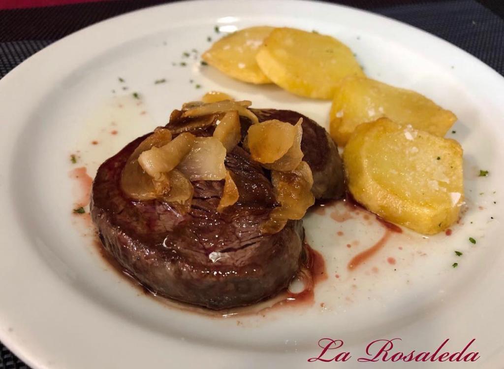 Medallón de solomillo de ternera con salsa bilbaína
