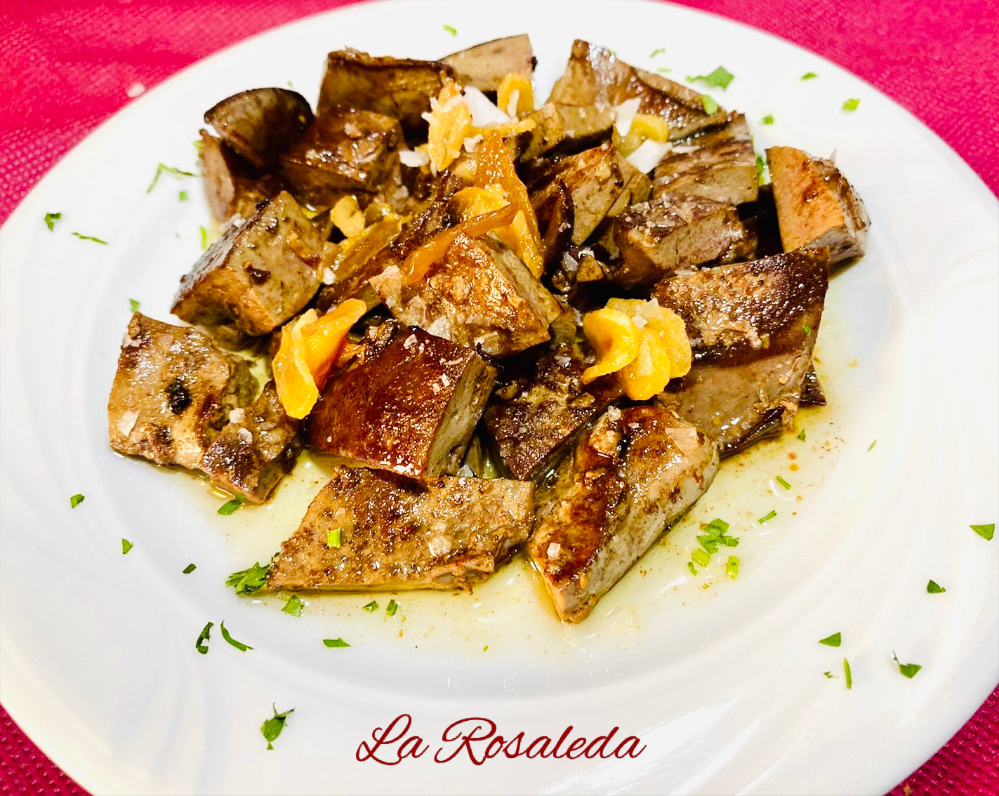 Higaditos de cordero lechal de cordero con salsa bilbaína